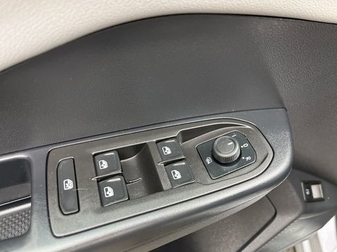 Used 2024 Volkswagen Taos SE FWD image 30