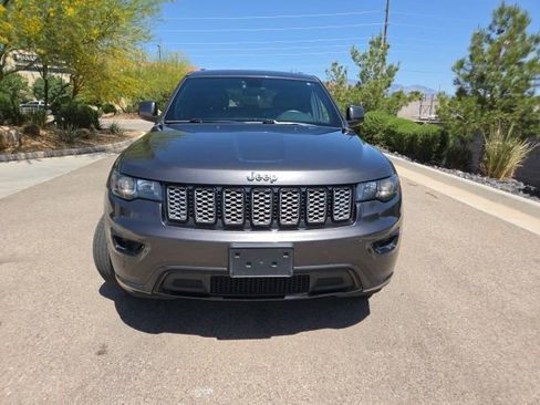 Used 2018 Jeep Grand Cherokee Altitude image 2