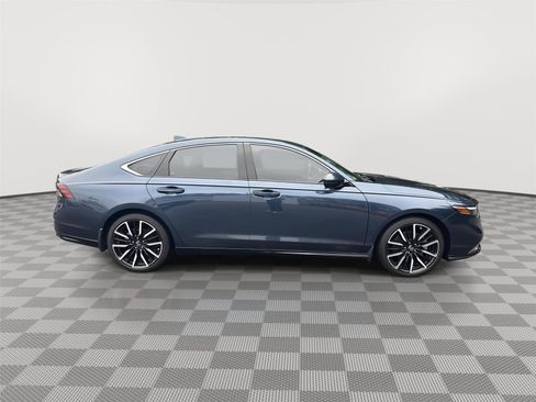 Used 2023 Honda Accord Touring image 5