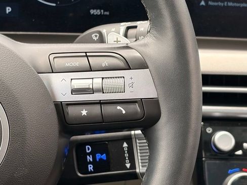 Used 2025 Hyundai Tucson Limited AWD/4WD image 16