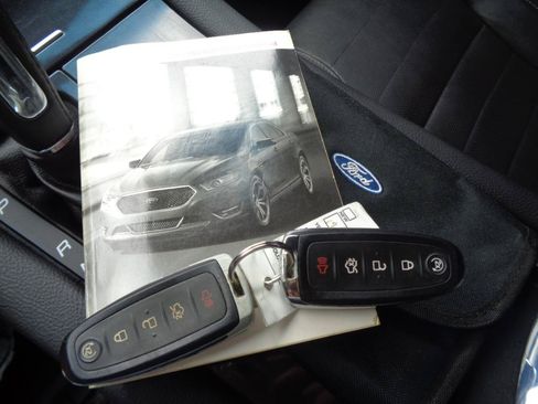 Used 2013 Ford Taurus SHO AWD/4WD image 10