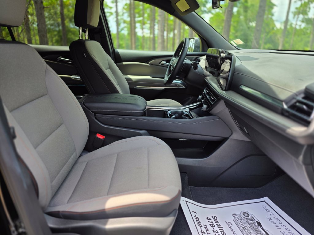 Used 2026 Chevrolet Traverse LT w/ Driver Confidence Package FWD image 24