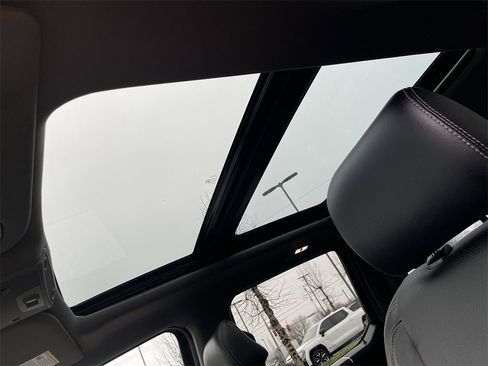 Used 2016 Ford F150 Lariat image 19