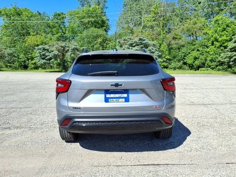Used 2024 Chevrolet Trax RS w/ Sunroof Package FWD image 6