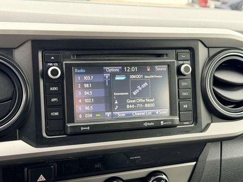 Certified 2018 Toyota Tacoma SR5 image 3