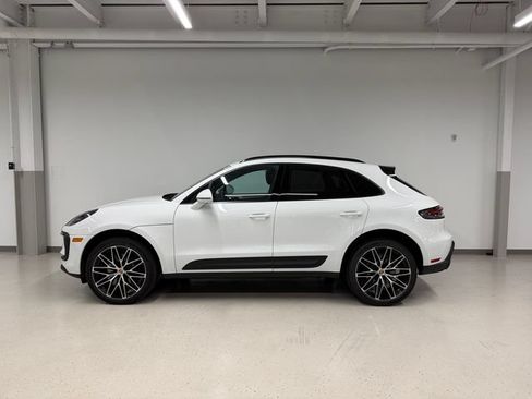 Certified 2026 Porsche Macan AWD/4WD image 2