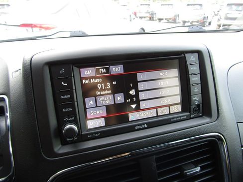 Used 2017 Dodge Grand Caravan SE w/ Power Window Group FWD image 16