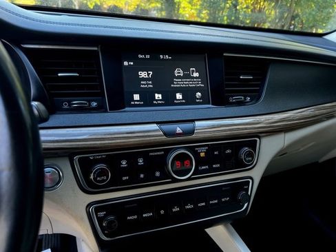 Used 2019 Kia Cadenza Premium image 42