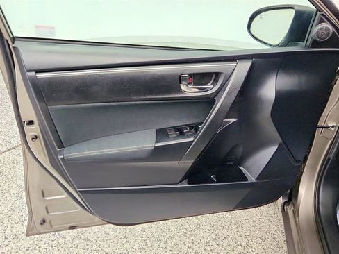 Used 2017 Toyota Corolla LE w/ Carpet Mat Package (TMS) FWD image 10