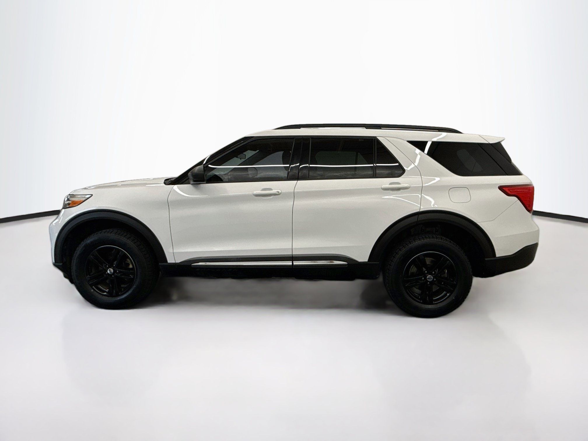 Used 2020 Ford Explorer XLT w/ Class III Trailer Tow Package AWD/4WD image 4
