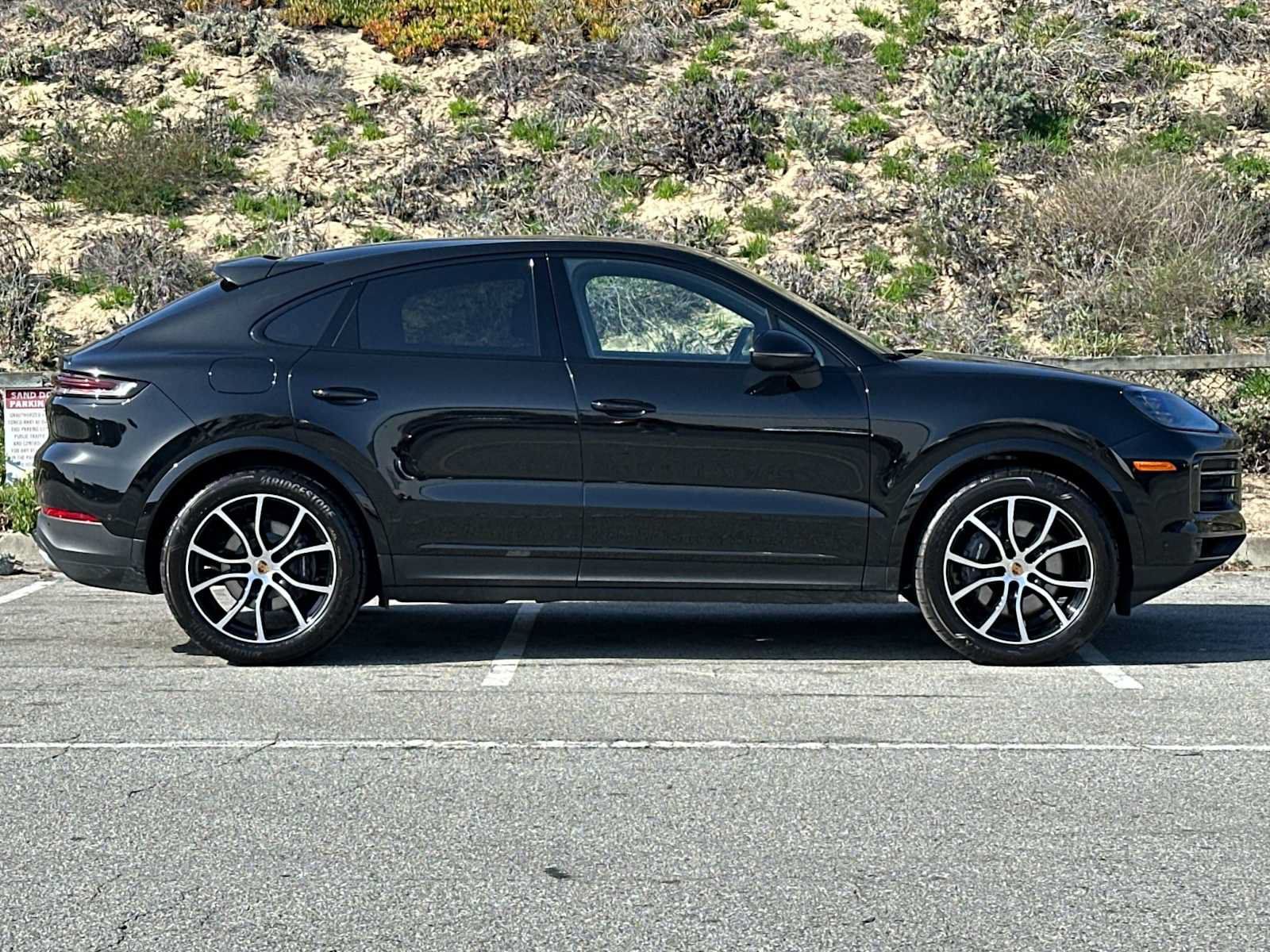 Certified 2025 Porsche Cayenne Coupe AWD/4WD image 9