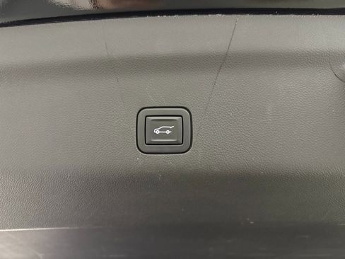 Used 2022 Chevrolet Suburban LT w/ Luxury Package image 25