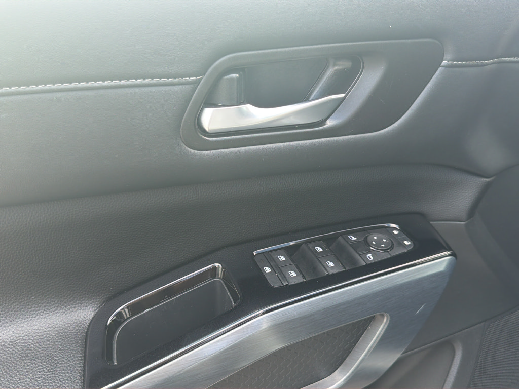 Certified 2025 Nissan Pathfinder SL FWD image 20