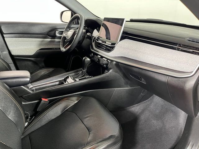 Used 2023 Jeep Compass Latitude AWD/4WD image 44