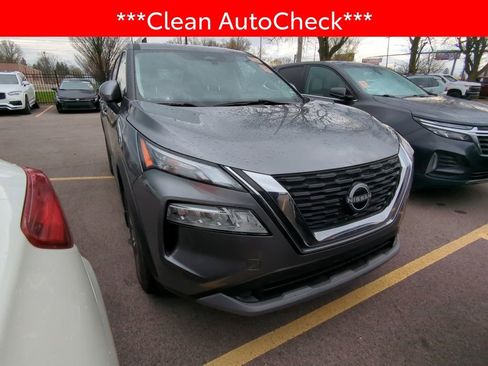 Used 2023 Nissan Rogue SV image 3