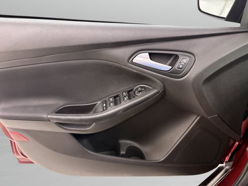 Used 2017 Ford Focus SE FWD image 25