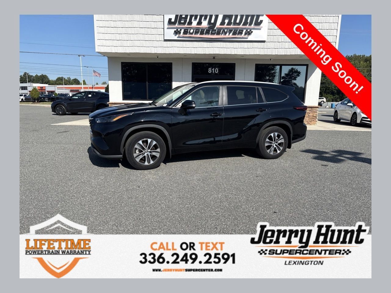 Used 2024 Toyota Highlander XLE FWD image 1