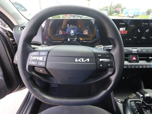 Used 2025 Kia K4 FWD image 17