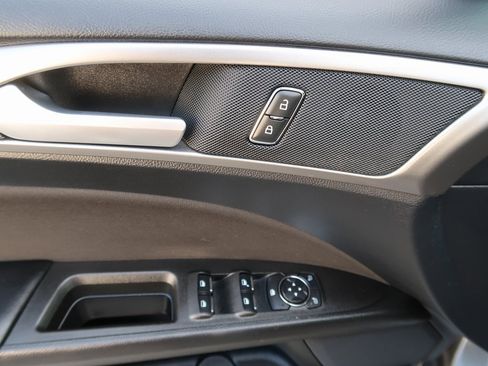 Used 2020 Ford Fusion SE image 14