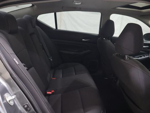Used 2019 Nissan Altima 2.5 SV FWD image 13