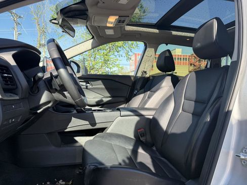 Used 2023 Nissan Rogue SV w/ SV Premium B Package image 9