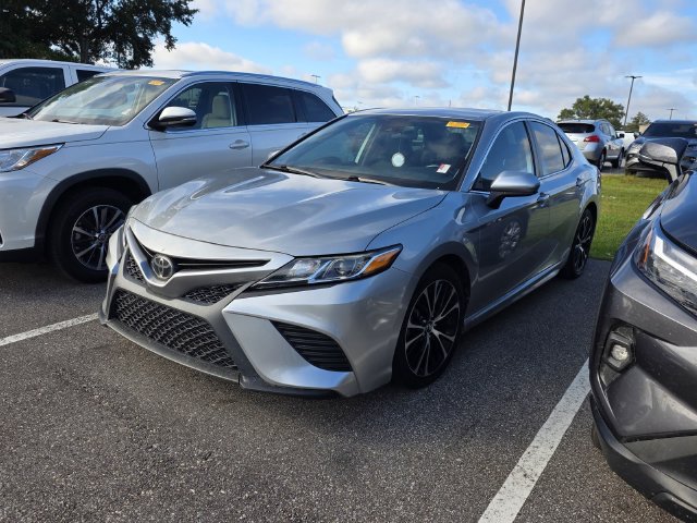 Used 2020 Toyota Camry SE FWD image 14