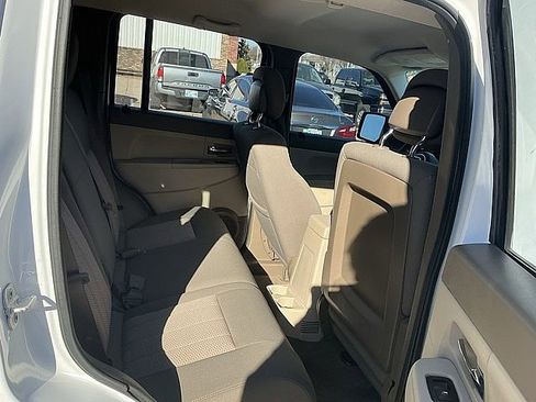 Used 2011 Jeep Liberty Sport image 12