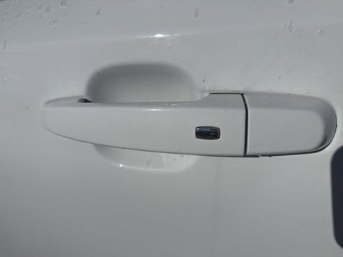 Used 2023 GMC Terrain SLT image 14