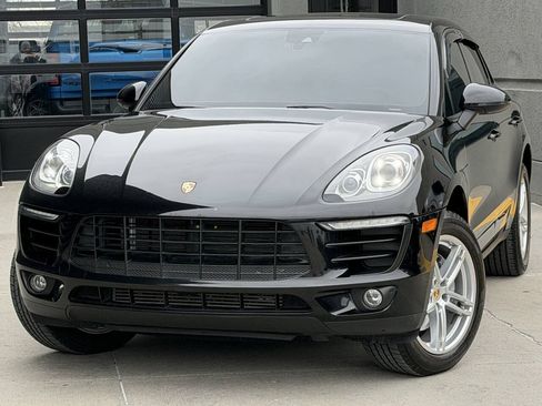 Used 2018 Porsche Macan AWD/4WD image 3