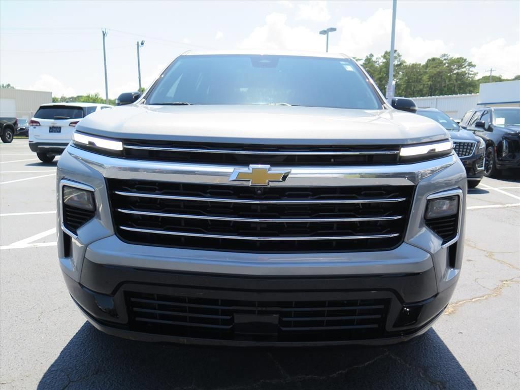 Used 2025 Chevrolet Traverse High Country FWD image 9