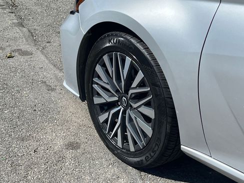 Used 2024 Nissan Altima 2.5 SV image 30