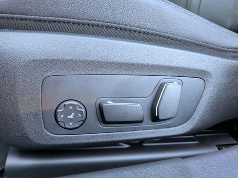 Used 2026 BMW 330i Sedan w/ M Sport Package RWD image 28