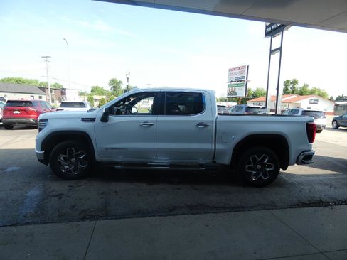 Certified 2022 GMC Sierra 1500 SLT AWD/4WD image 10