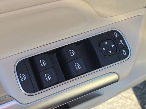 Used 2023 Mercedes-Benz GLA 250 4MATIC w/ Premium Package image 23