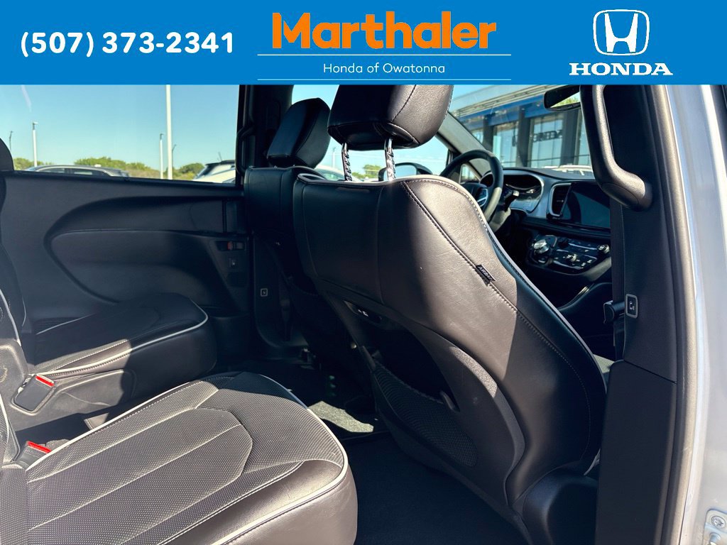 Used 2026 Chrysler Pacifica Limited FWD image 19