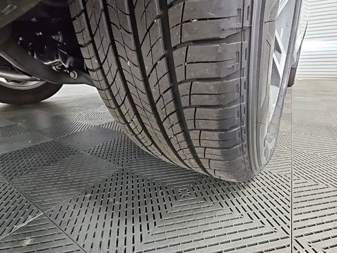 Used 2025 Honda Pilot EX-L image 50