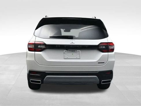 New 2025 Honda Pilot Touring image 7