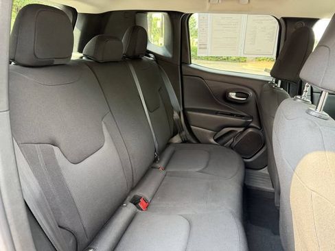 Used 2023 Jeep Renegade Latitude AWD/4WD image 26