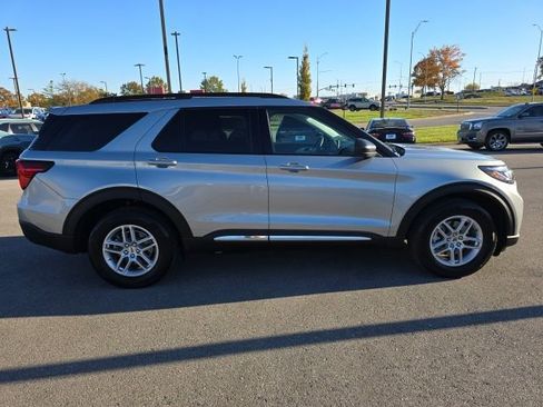 Used 2025 Ford Explorer Active AWD/4WD image 6