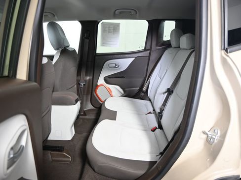 Used 2015 Jeep Renegade Latitude w/ Cold Weather Group AWD/4WD image 17