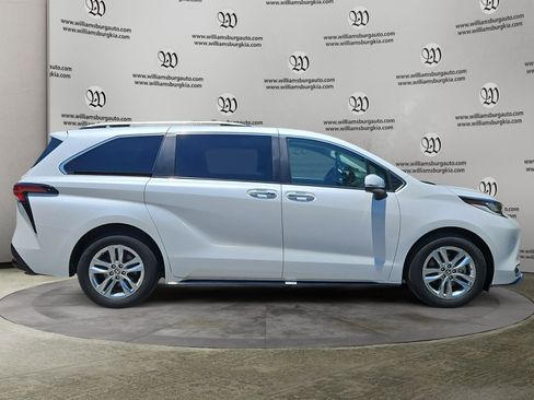 Used 2023 Toyota Sienna Limited AWD/4WD image 6