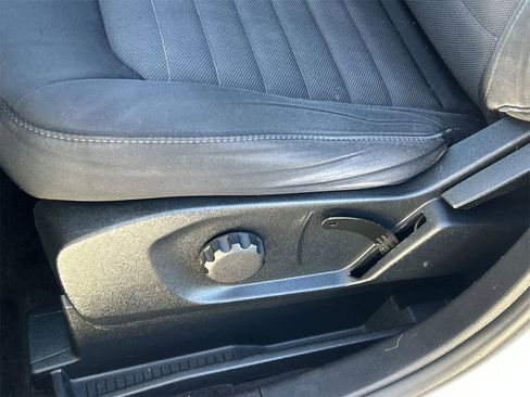 Used 2016 Ford Edge SE image 17