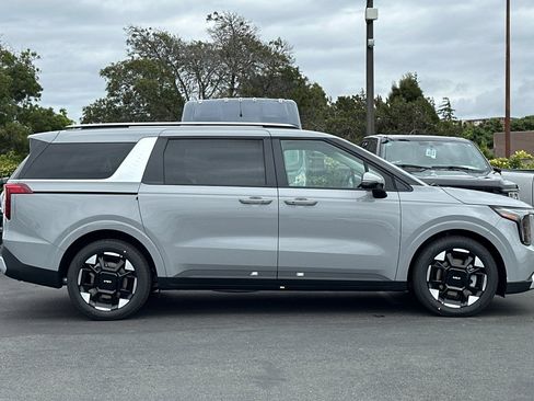 New 2026 Kia Carnival EX FWD image 3
