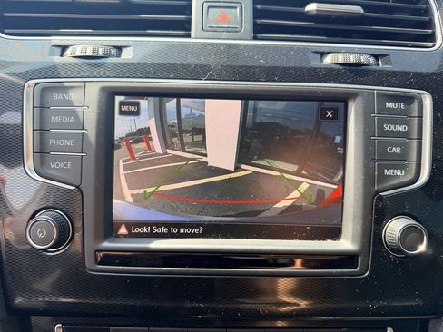 Used 2017 Volkswagen GTI SE FWD image 5