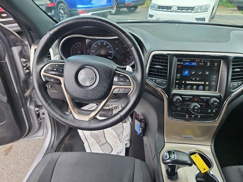 Used 2014 Jeep Grand Cherokee Laredo w/ Security & Convenience Group AWD/4WD image 19