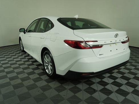 Used 2025 Toyota Camry LE image 5