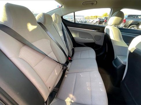 Used 2019 Hyundai Elantra SE image 27