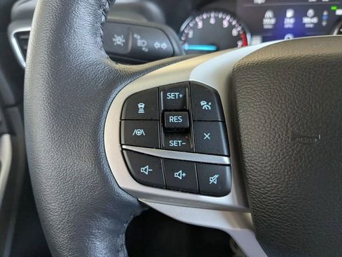 Used 2023 Ford Explorer XLT w/ Equipment Group 202A image 5