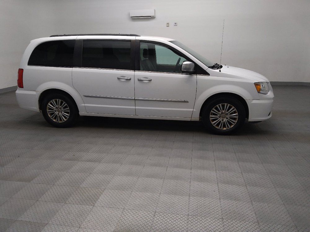 Used 2015 Chrysler Town & Country Touring-L w/ Driver Convenience Group FWD image 11