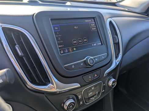 Used 2022 Chevrolet Equinox LT image 18